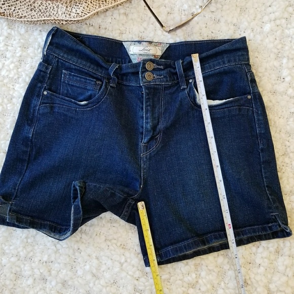 Levi's Jeans Womens Denim High waisted Shorts, Size 6 - Picture 6 of 8